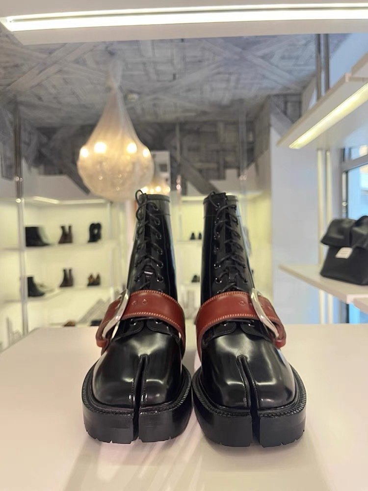 XZY Customize logo Split Toe Boots Belt Buckle Ankle Boots Platform British Style Pig Trotter Tabi Ankle Boots Women