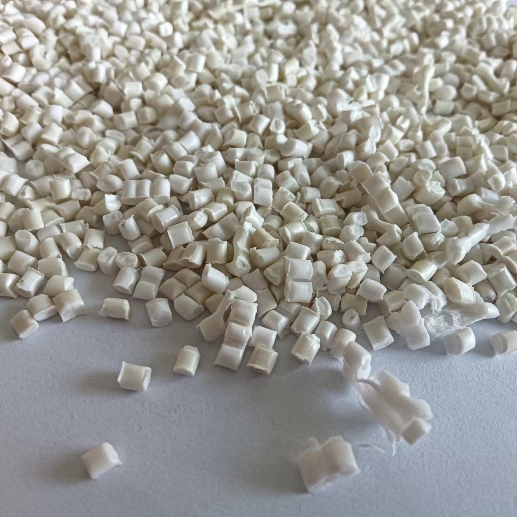 Low price recycled plastic white pp granules raw plastic material poly polypropylene PP materials Pp Plastic