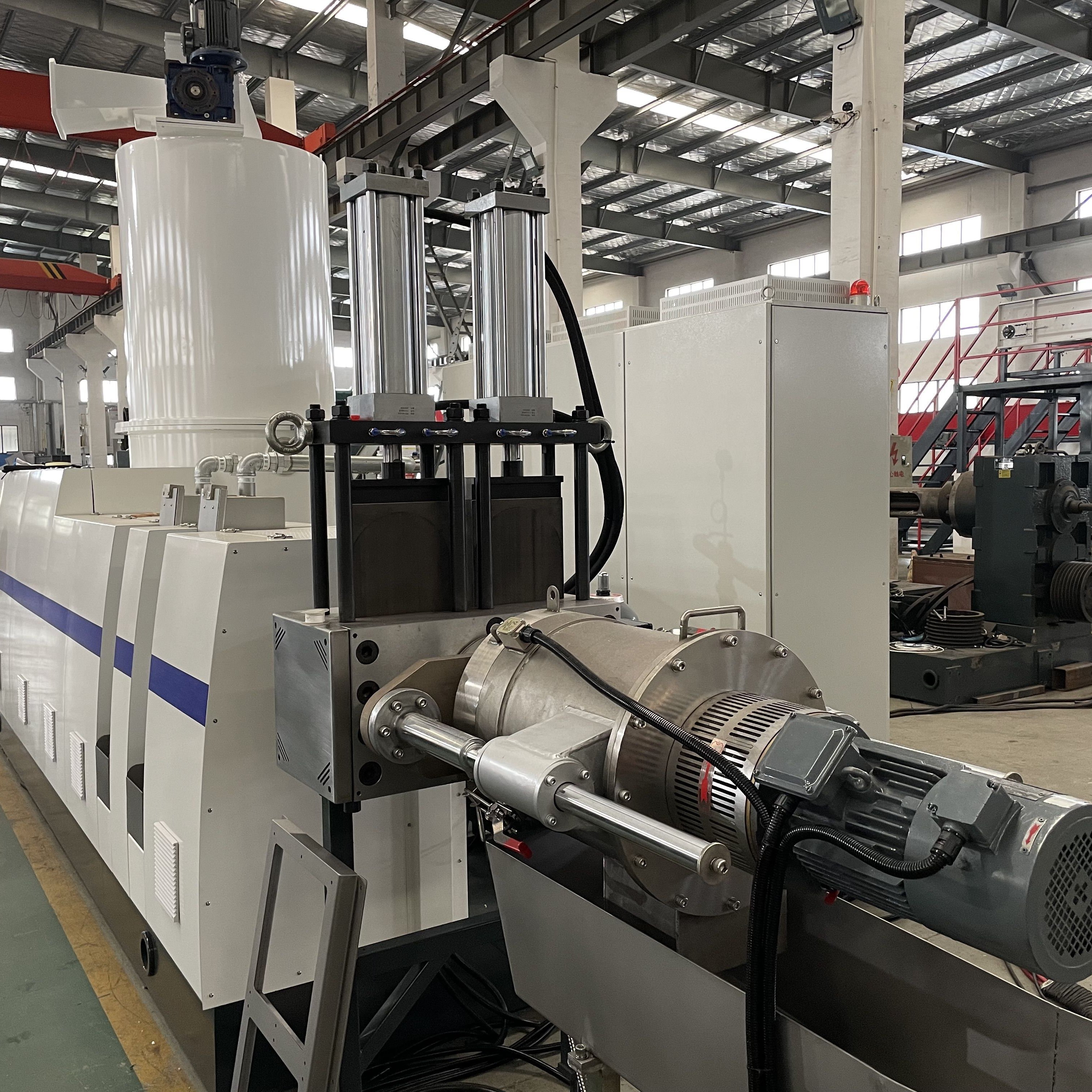 High Output 200-500kg/h Waste PP/PE Film Plastic Recycling Granulating Machine With Compacting And Pelletizing System