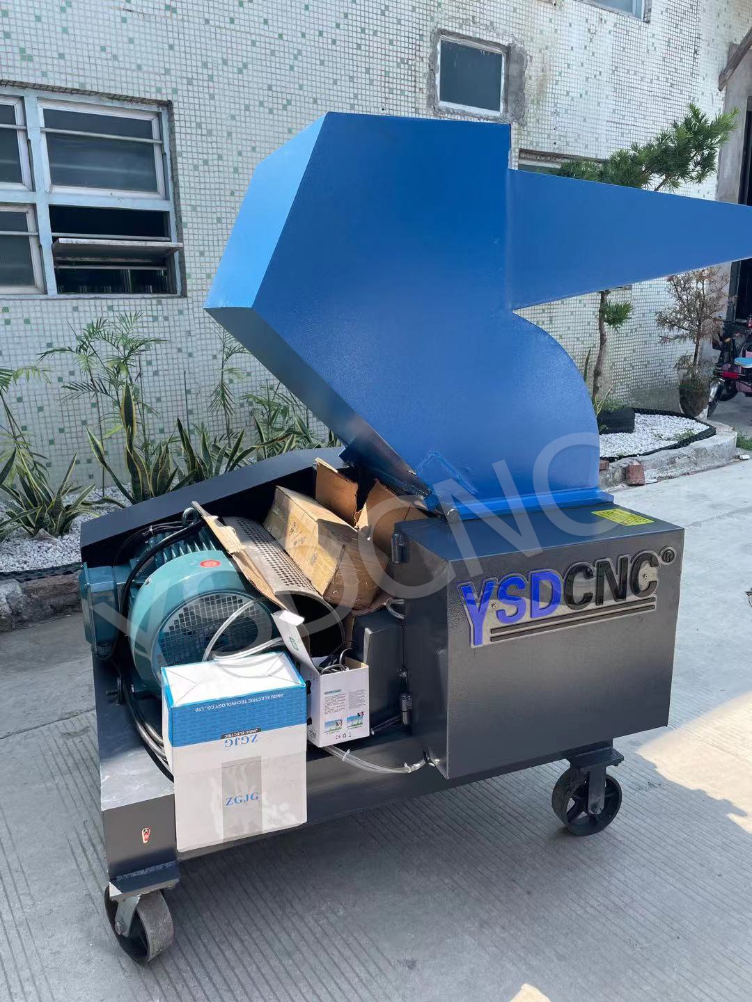 Alloy Steel Blade Strong Powerful Plastic Crusher Machine recycling shredder machine for pe pp
