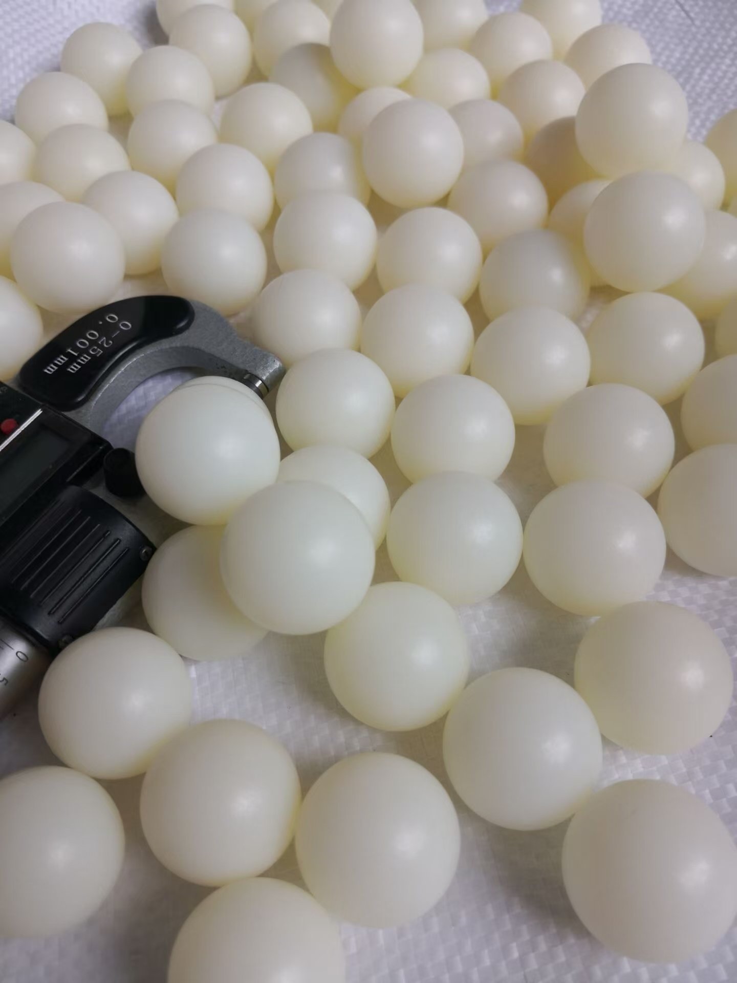 Hot sale white color different size 1mm to 200mm POM ball PP ball Nylon ball