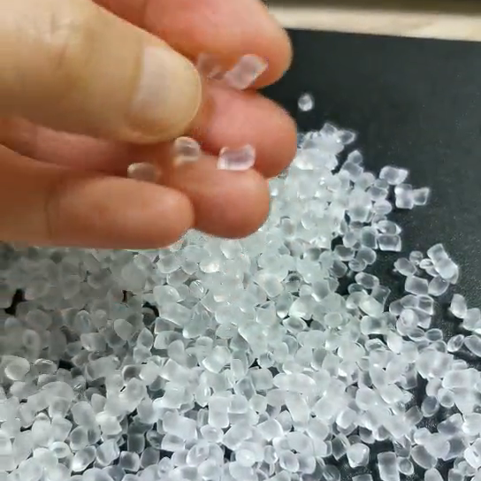 Modified polypropylene materials for melt blown