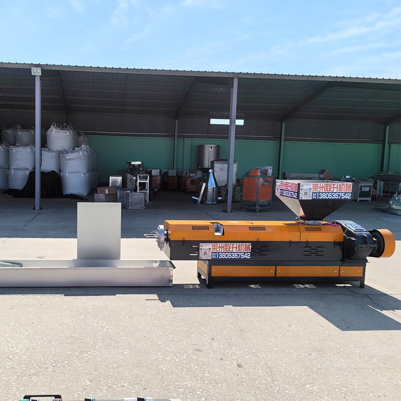 What is pp polypropylene made of? Crushed material through and through granulating machine Plastic granule granulating machine