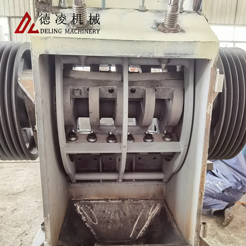 High-Efficiency PVC Pipe Crusher Automatic Plastic Shredder Construction Manufacturing Core Bearing PP/PE Bottle Crusher
