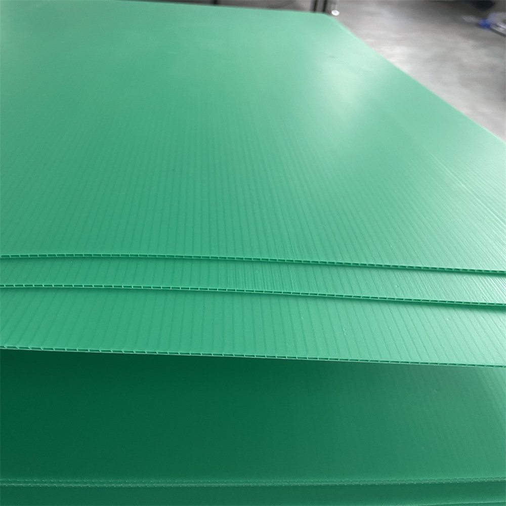 2440 x 1200 mm Thickness 4mm Customized Recyclable Polypropylene PP Corrugated Fluted board with Standard Colours