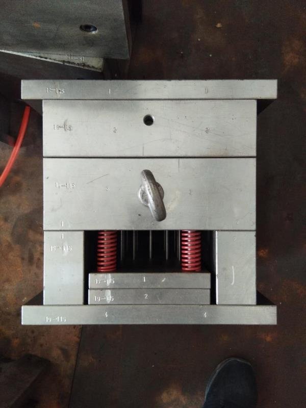 Plastic ABS PC PVC Plastic injection mold supplier mold making