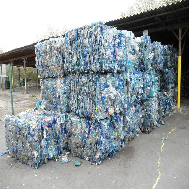 Waste PET Bottle Flakes Scraps Plastic Clear Green White Blue CAS Packing Mix Color Tape Form Water Origin Sheet