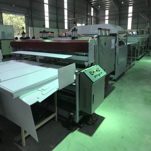 PP corrugated boards, grey or white / 2,5 mm thick, V0
