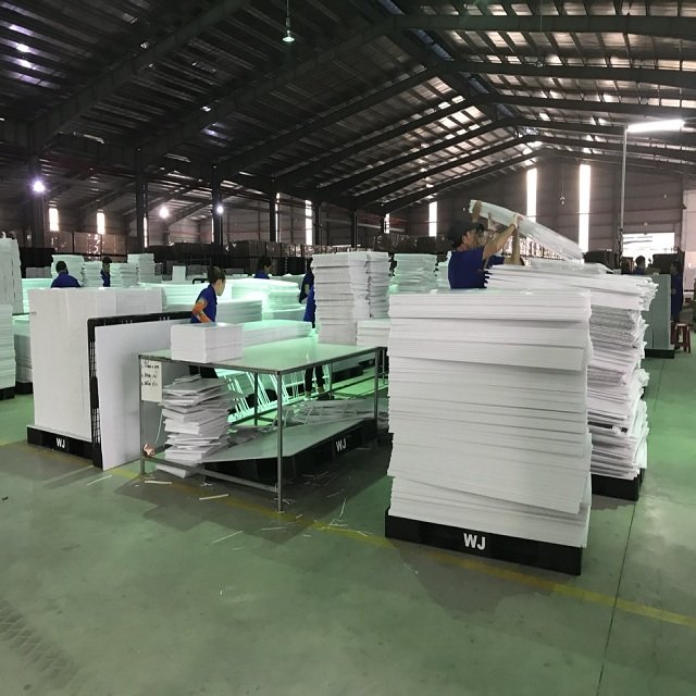 PP corrugated boards, grey or white / 2,5 mm thick, V0