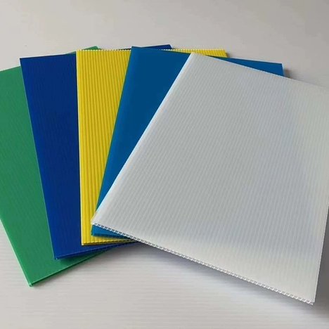 4mm Thick 4'x8' Corrugated Plastic Sheet PP Corrugated Sheet for Various Applications