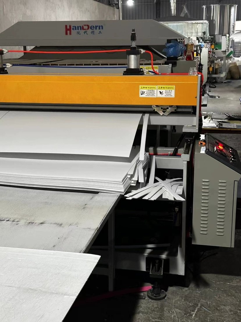 4mm Thick 4'x8' Corrugated Plastic Sheet PP Corrugated Sheet for Various Applications