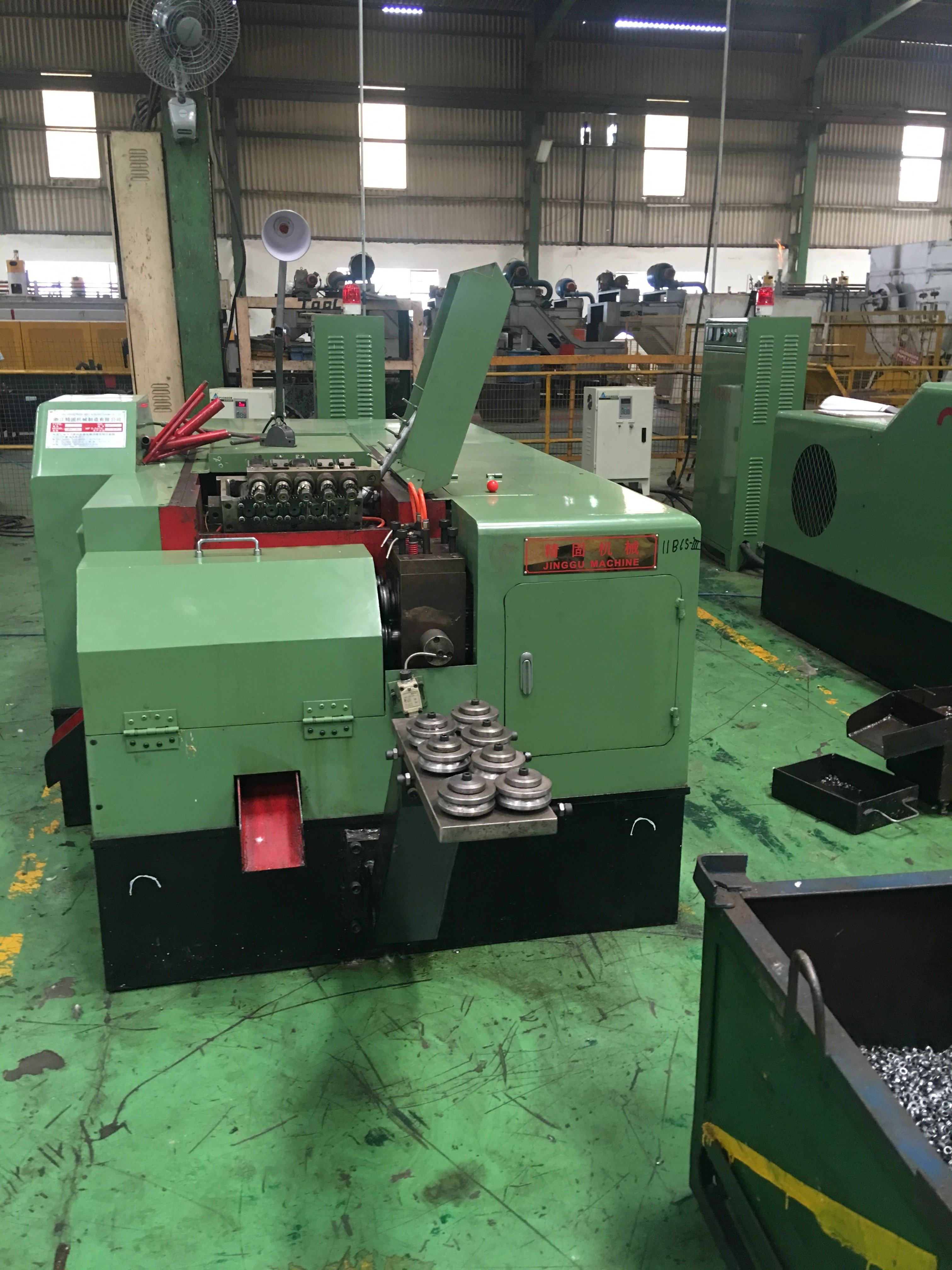 six station high speed nut former nut making machine