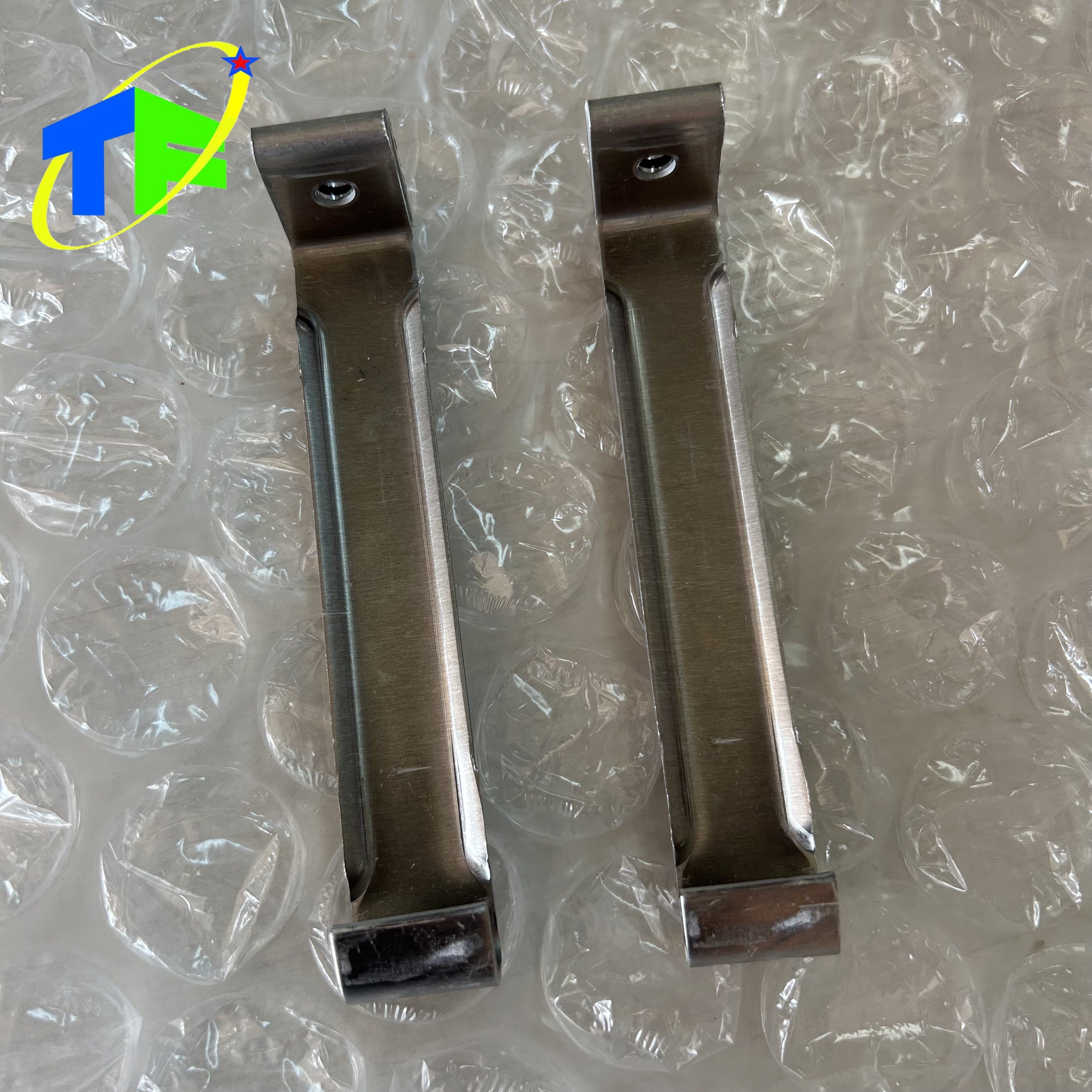 Hidden Rain Gutter Brackets Fastener with Pre-Inserted Screw