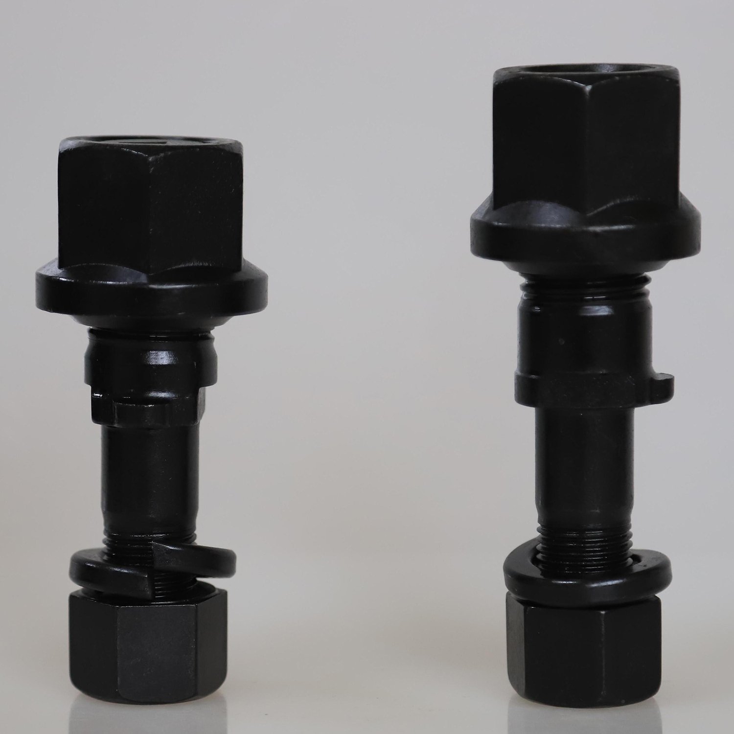 Truck auto parts fastener screw M30X2.0/M22X2.0X110 universal hex hub bolt wheel stud bolt and nut for UNI