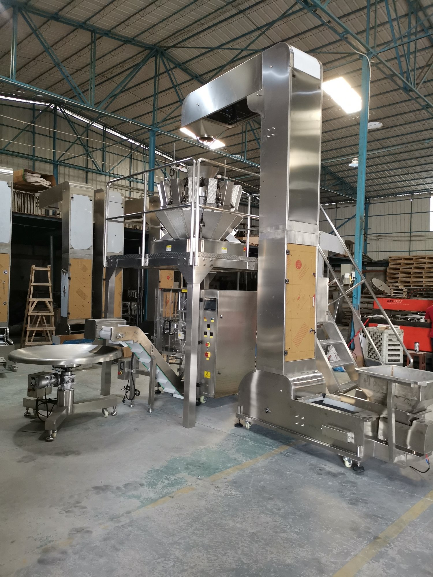 NEW Gearbox Auto Weighing Packaging Machine, Filling Sealing for Potato Chips & Puffed Food Prod. Line in Food Ind.