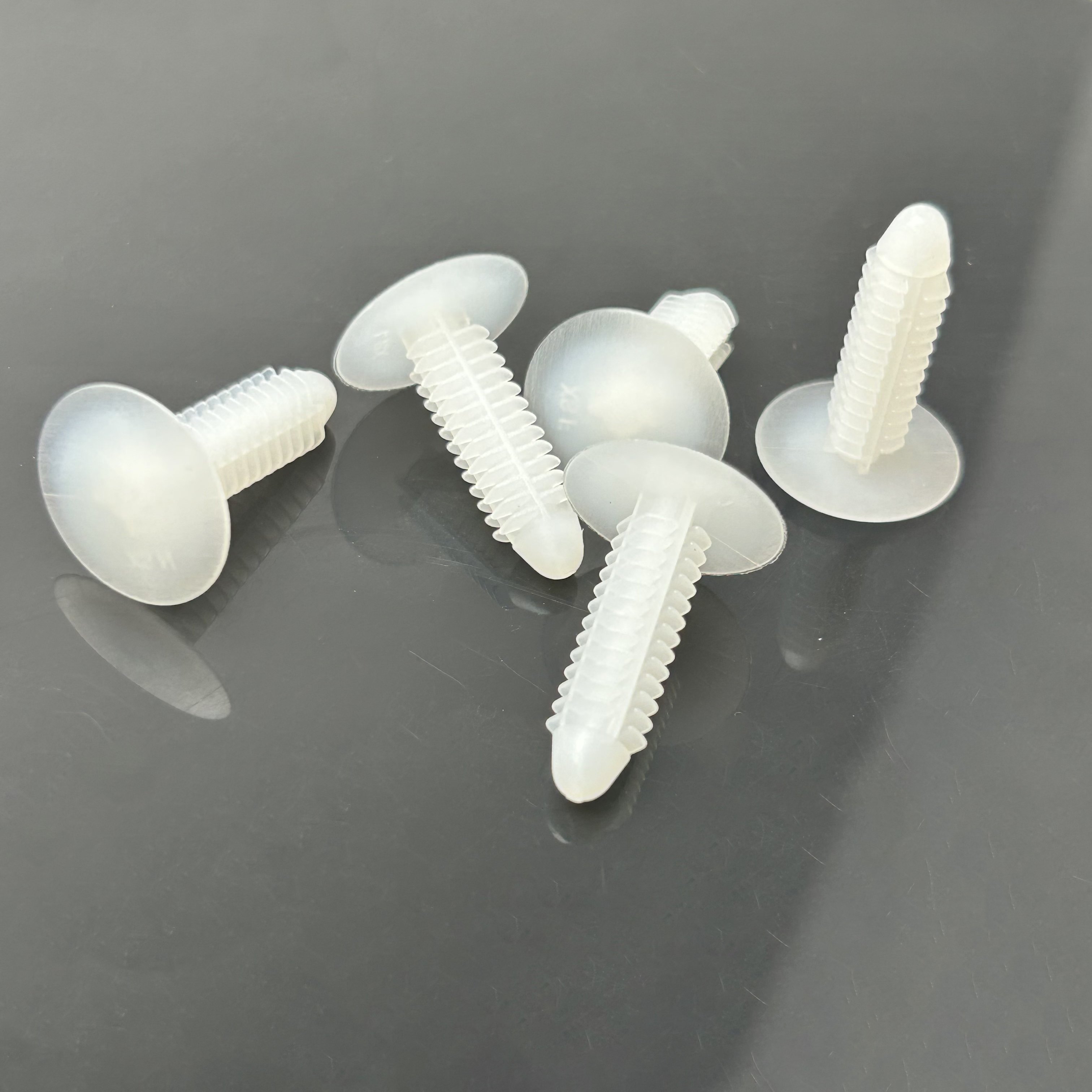 High Quality Wholesale Plastic Nylon Auto Car Clips Body Door Interior Trim Bumper Clips and Fasteners for Car 6N0809966A