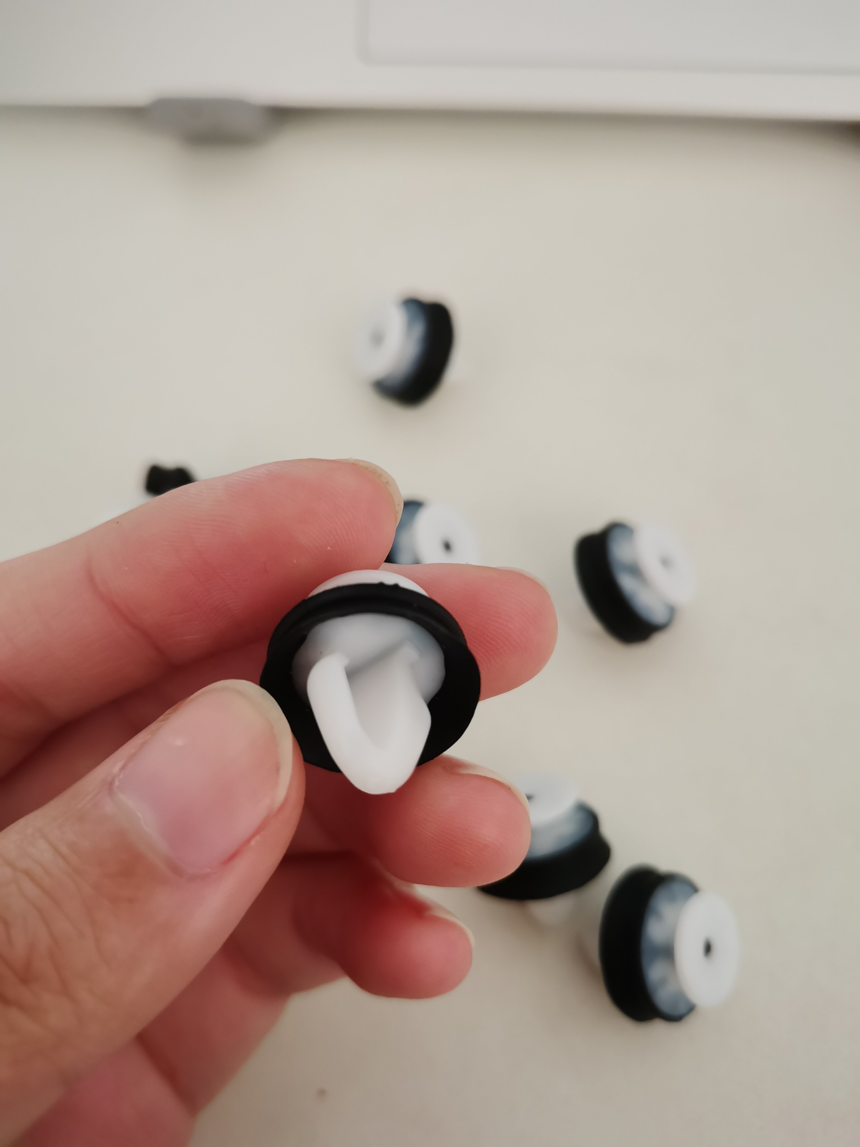INTERIOR DOOR PANEL CARD PILLAR TRIM Rubber Seal CLIPS 7703077469