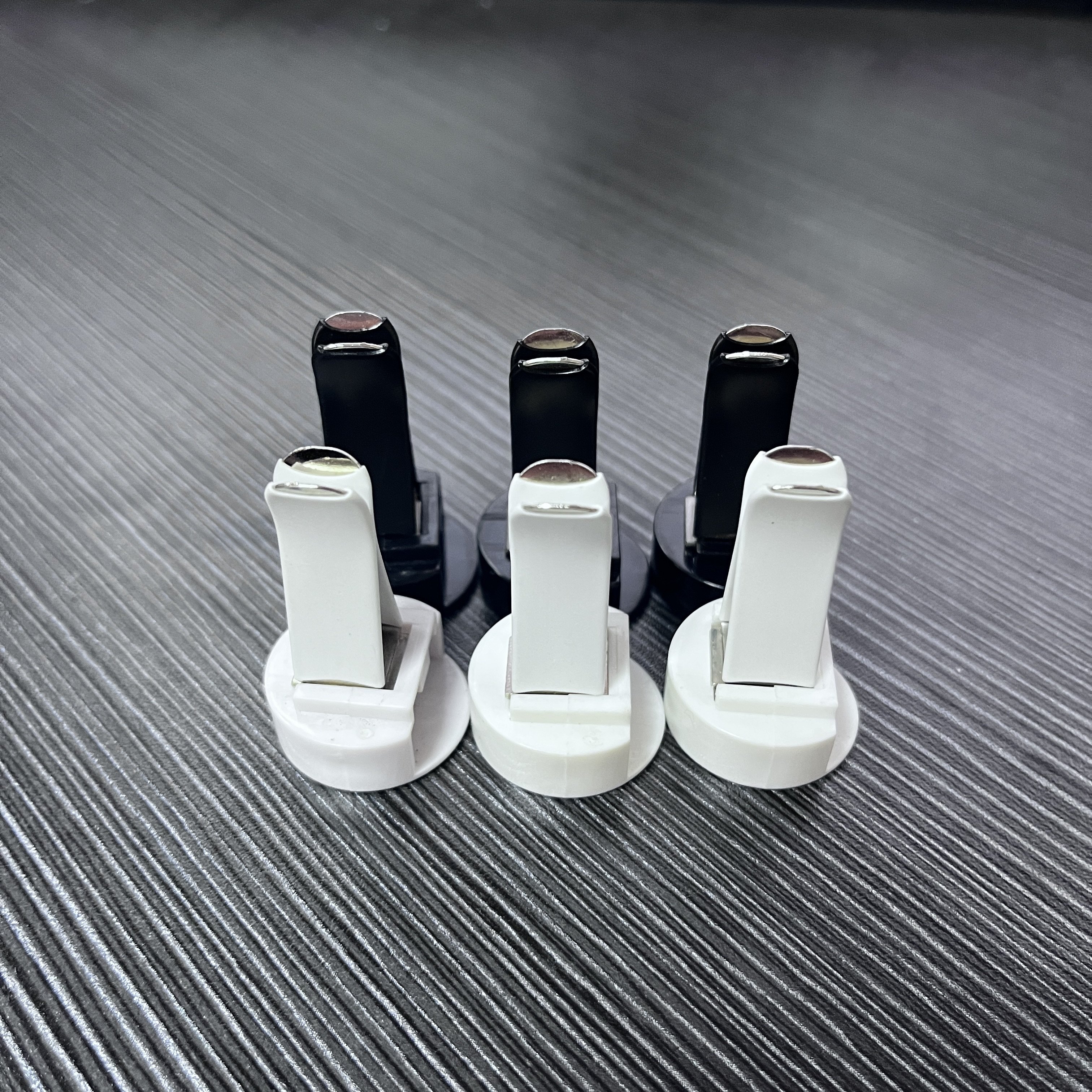 Auto Spare Parts Push Fastener Plastic Car Vent Clip Car Aroma Diffuser