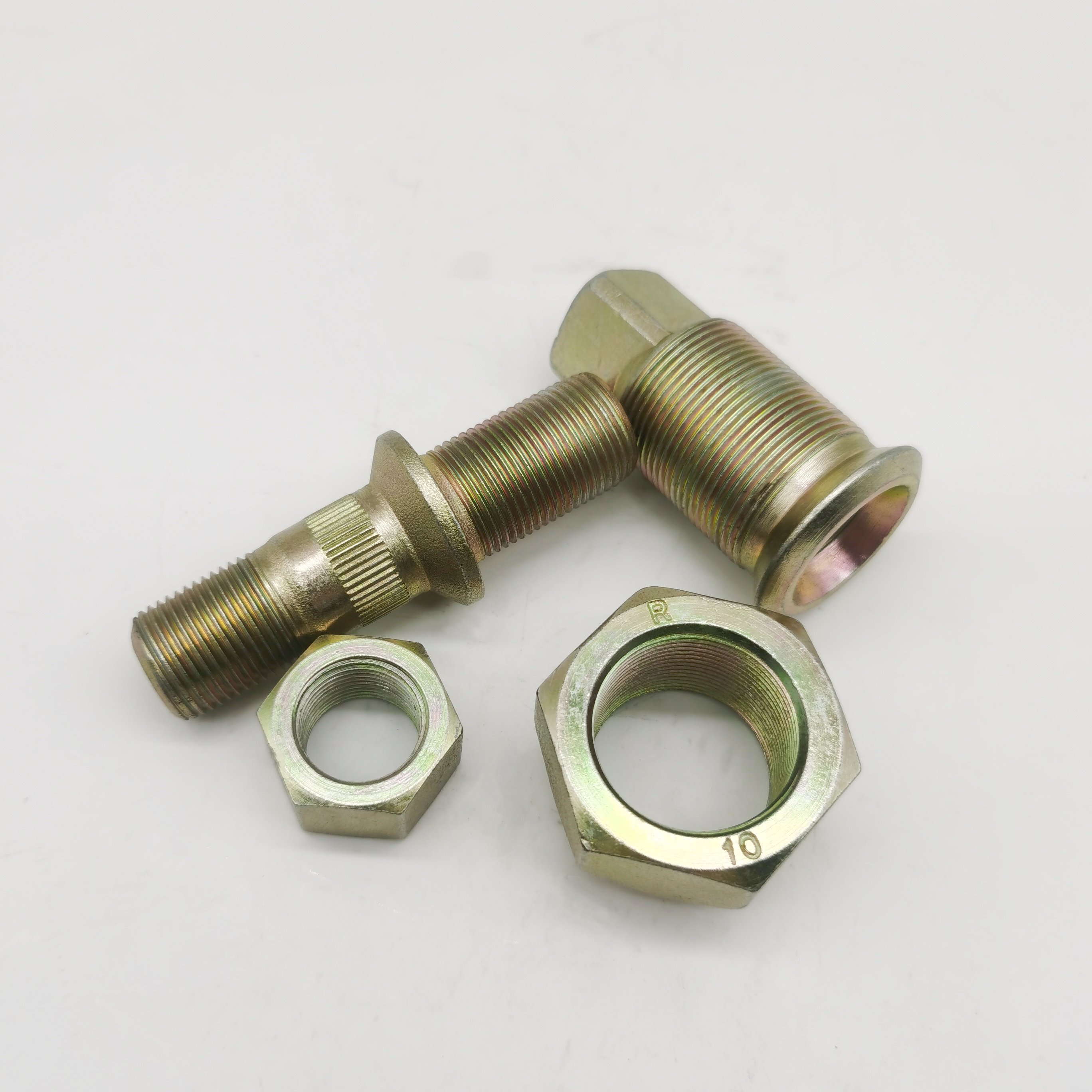 Wheel Screw RH 23mm Truck Parts For ISUZU NQR M22x1.5-M20x1.5x92mm