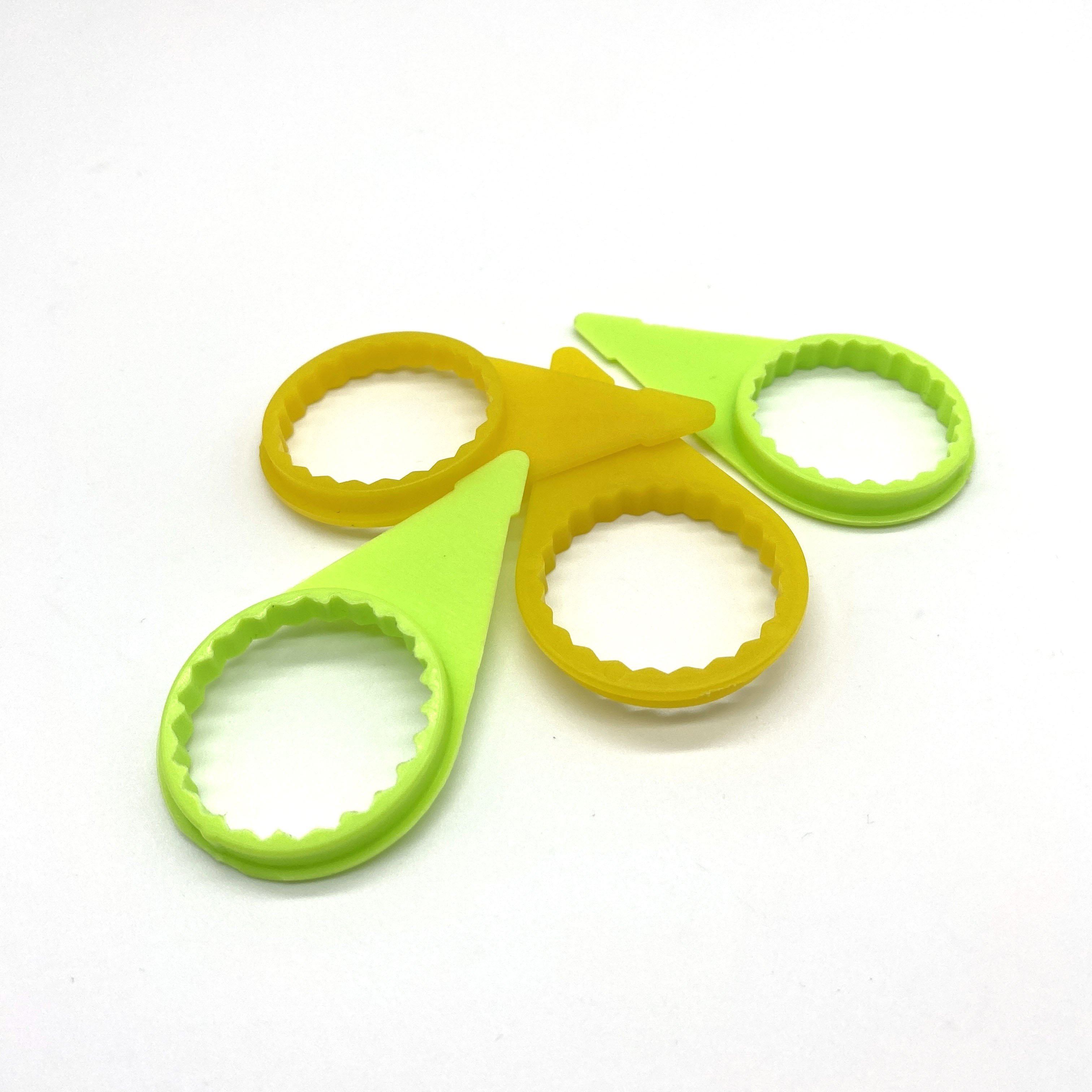 High Quality Car Plastic Fastener Clip Auto Body Clip For 32 Nuts On Opposite Sides