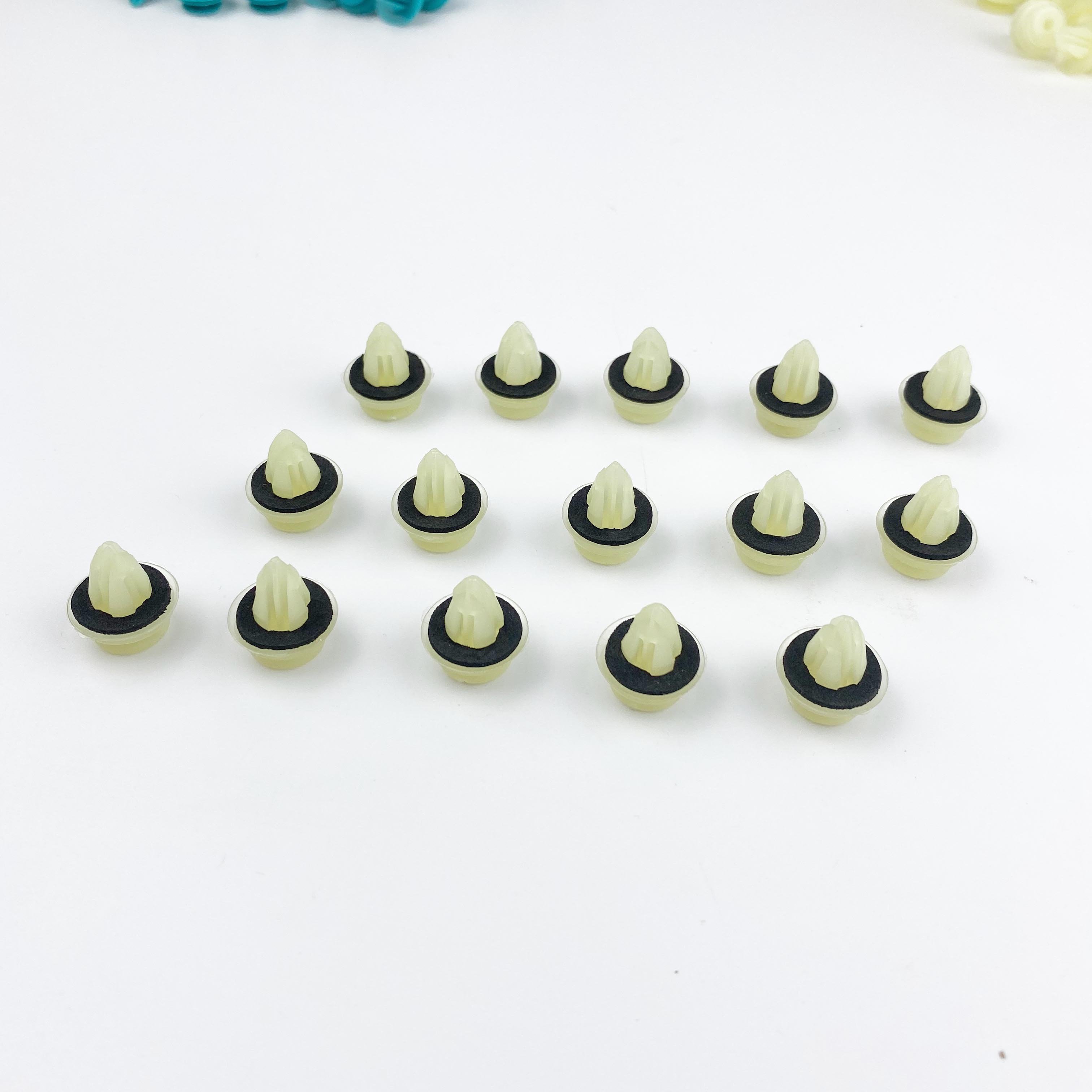 Auto Retainer Clips Nylon Car Door Panel Trim Clips with Fasteners New Condition for Bumper Clamps