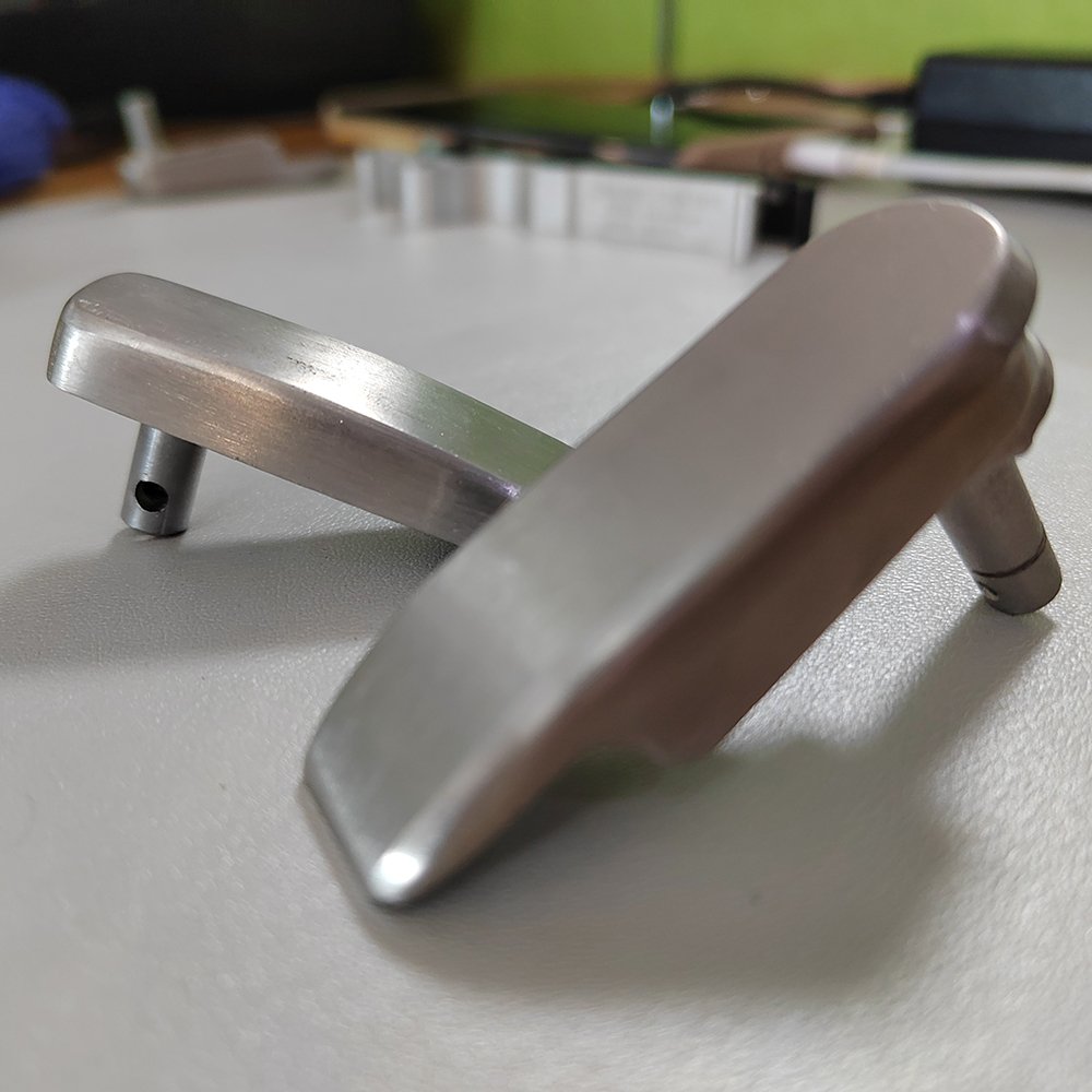 Zinc & Aluminum Alloy Die Casting Parts Steel & Brass Investment Casting Table Fasteners for Airplanes Trains Buses Yachts