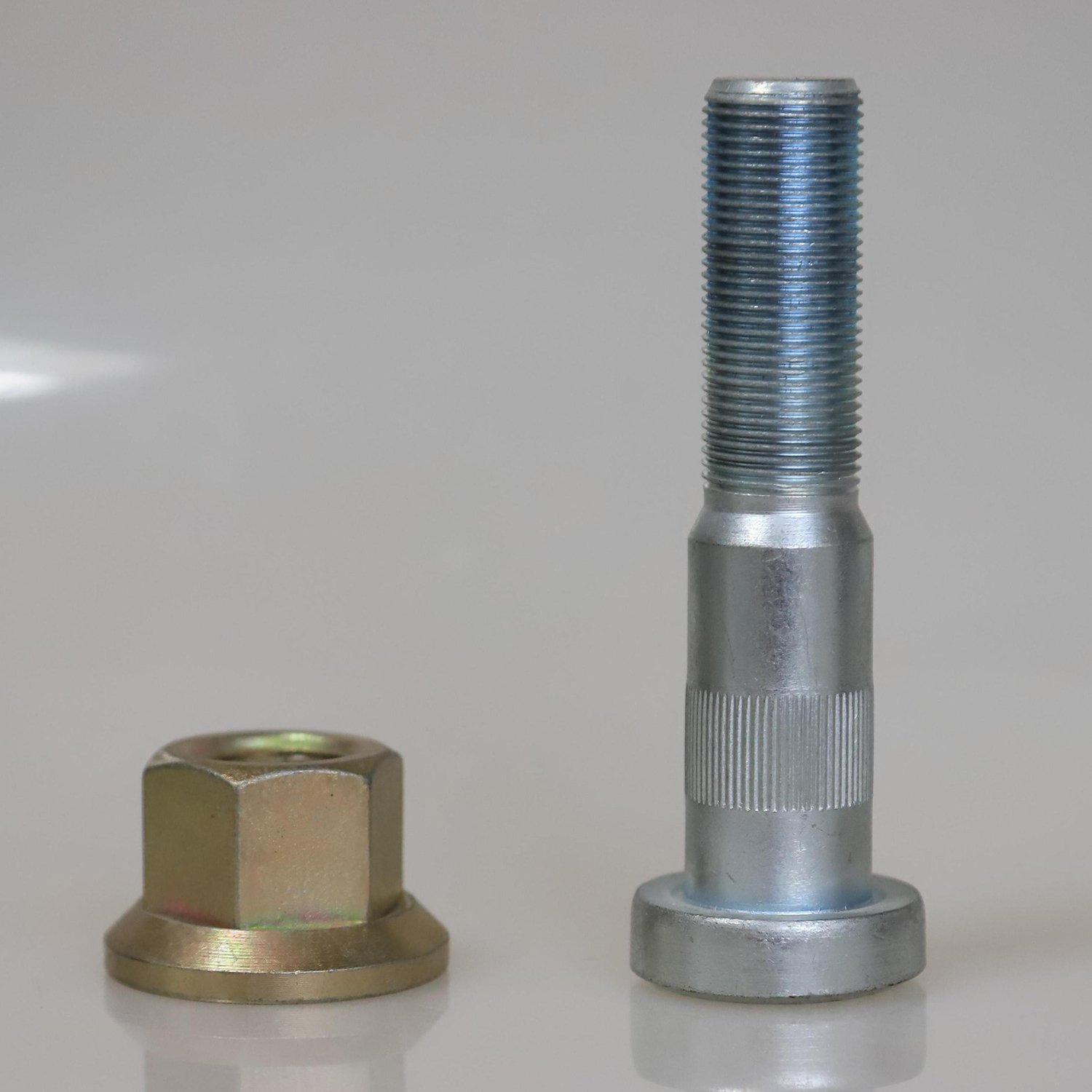 10.9 Japanese auto parts fasteners high strength bolt wheel stud bolt for hino