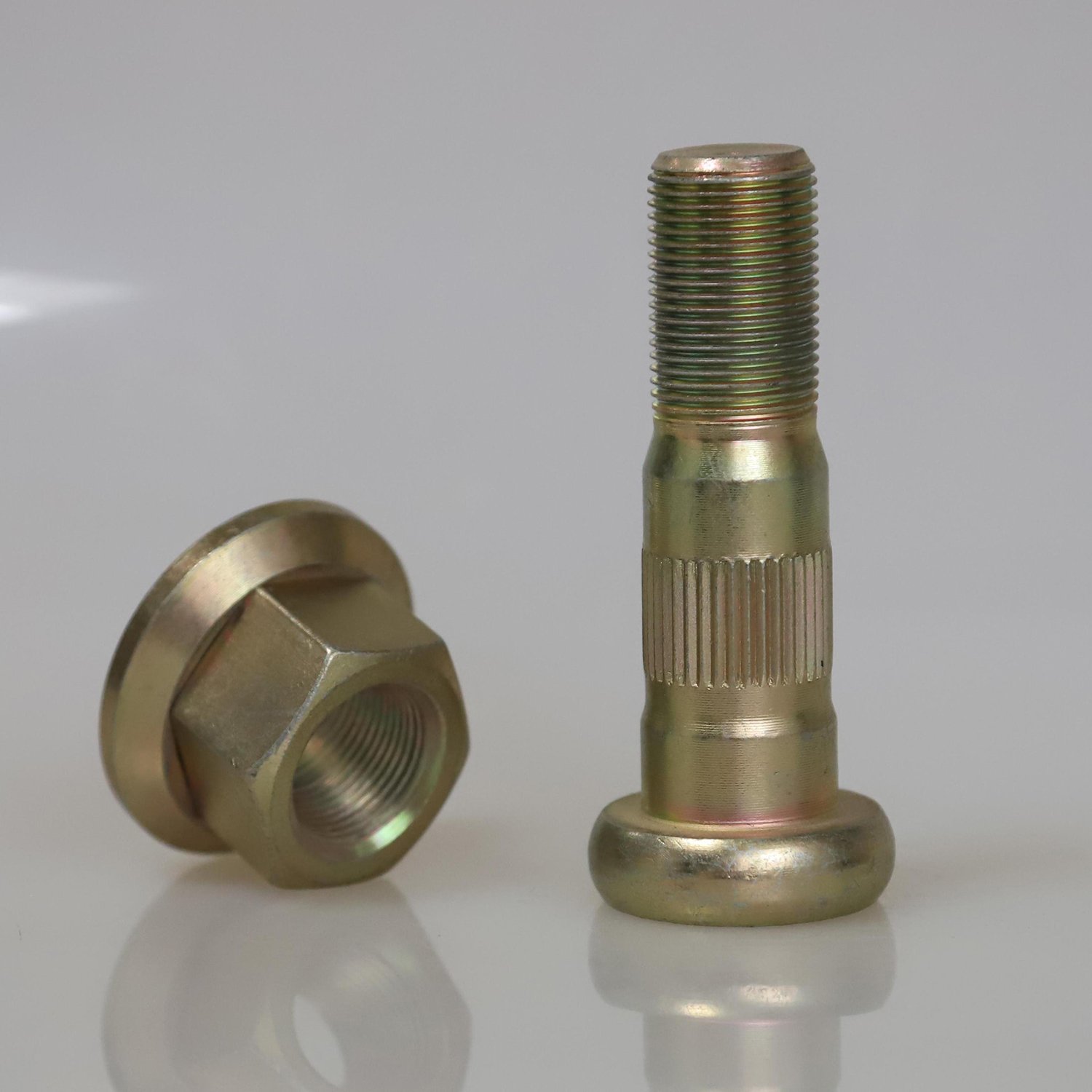 10.9 Japanese auto parts fasteners high strength bolt wheel stud bolt for hino