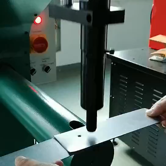 USUN Model : ULYP 8 Tons auto feeding pneumatic hydraulic fastener insertion press machine