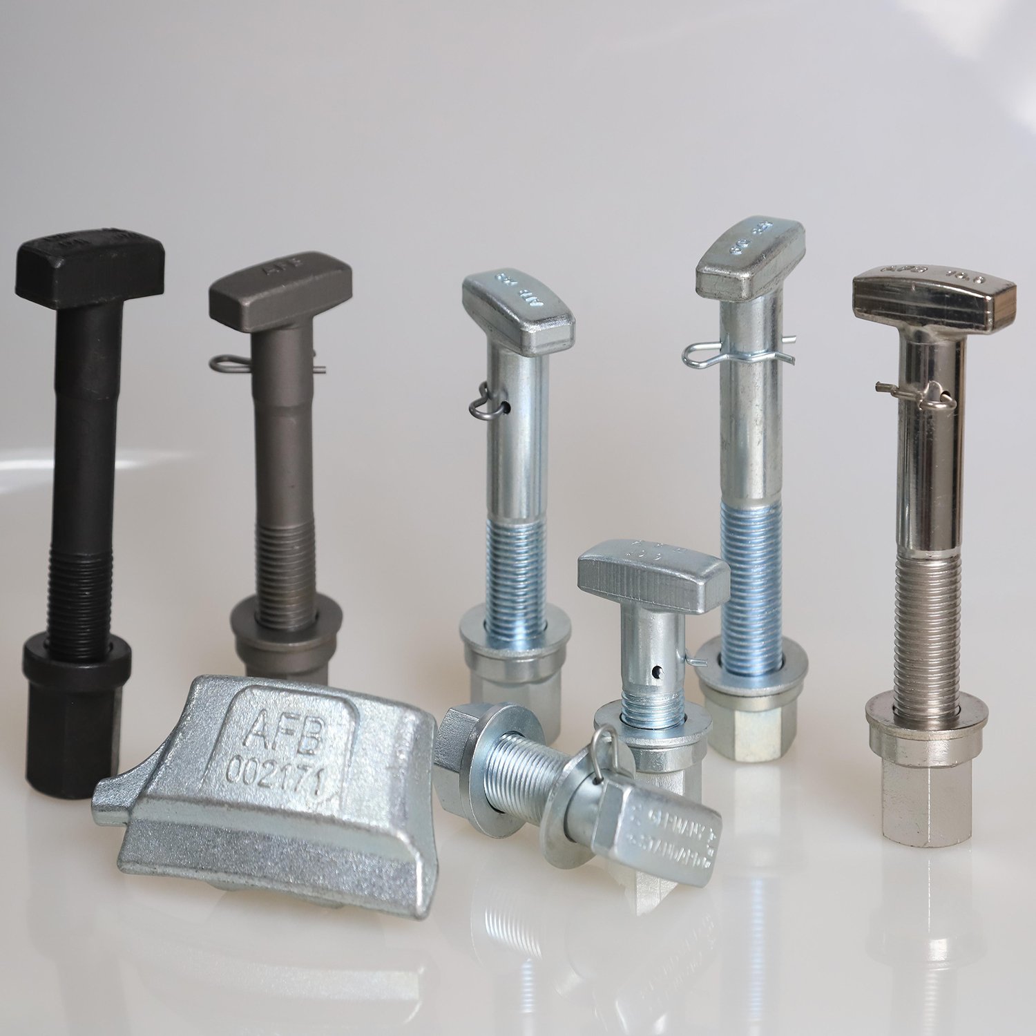 Top quality auto parts for heavy trucks M20*12.0*130 wheel studs wheel hub T-bolts for Volvo