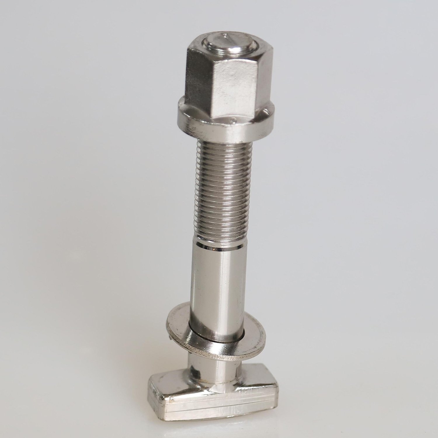 Top quality auto parts for heavy trucks M20*12.0*130 wheel studs wheel hub T-bolts for Volvo