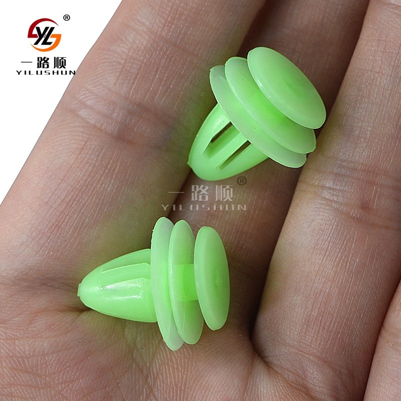 D22 car body parts auto push nuts spring clip types