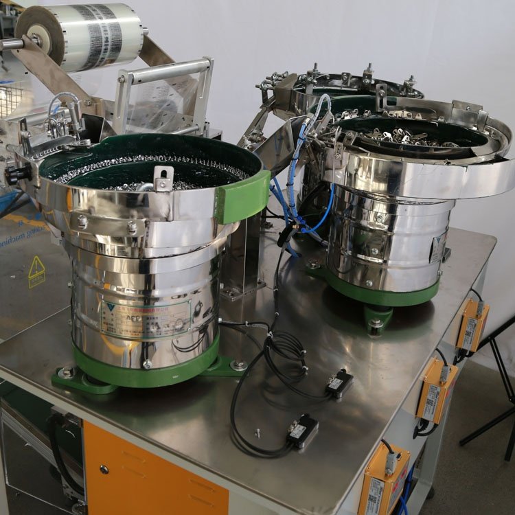 Fast and efficient automatic counting packing bolt nut washer screw packing machine