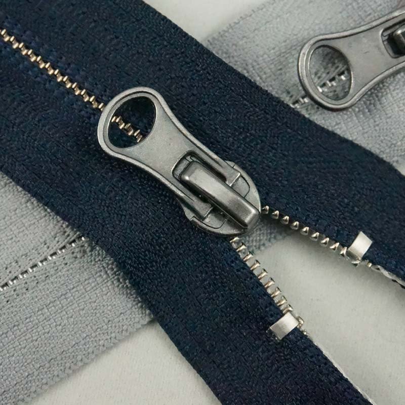 Reverse Coil Zip Fasteners with Visible Gold/sliver/gunmetal Teeth