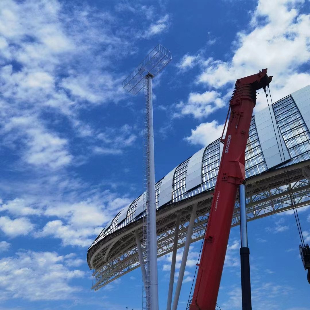 New design cheap price stadium customized 30m High Mast Lighting pole with Ladder