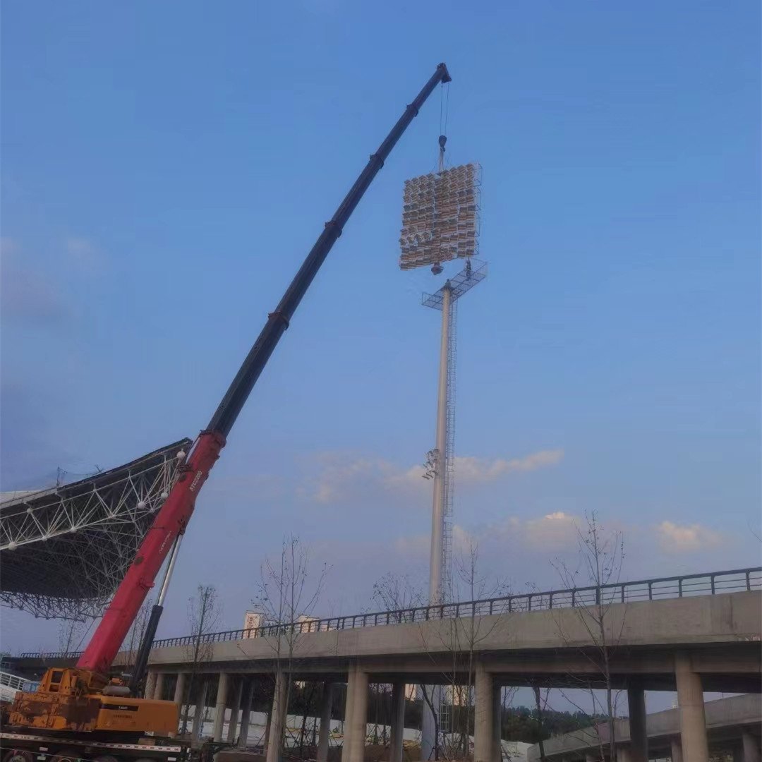 New design cheap price stadium customized 30m High Mast Lighting pole with Ladder