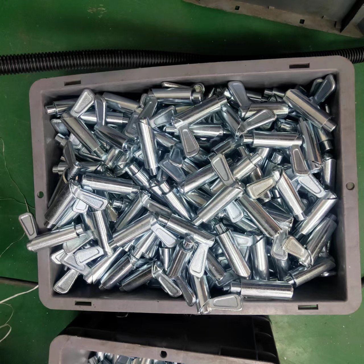 GL-14126 China Factory Customization Truck Trailer Pin Type Spring Bolt Latch
