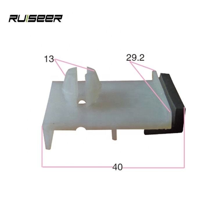Auto parts auto glass holder plastic fastener for Jianghuai bully leaps for Nissan