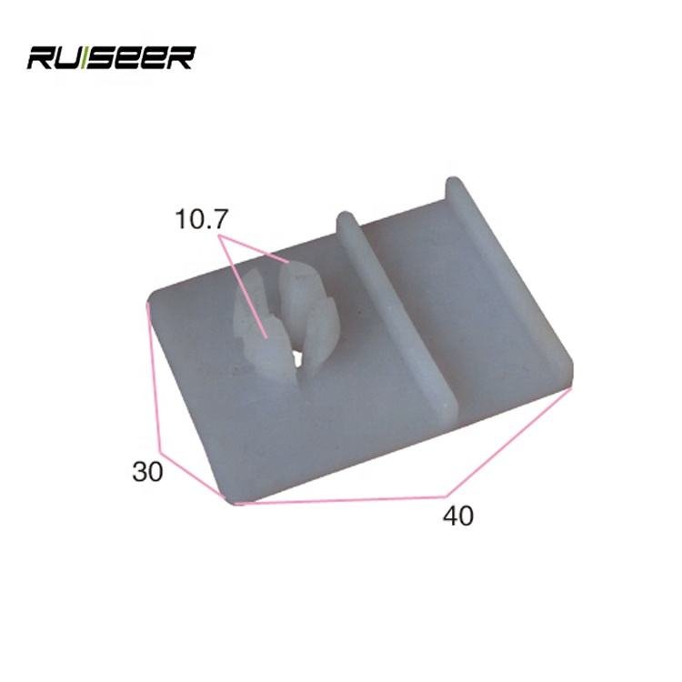 Auto parts auto glass holder plastic fastener for Jianghuai bully leaps for Nissan