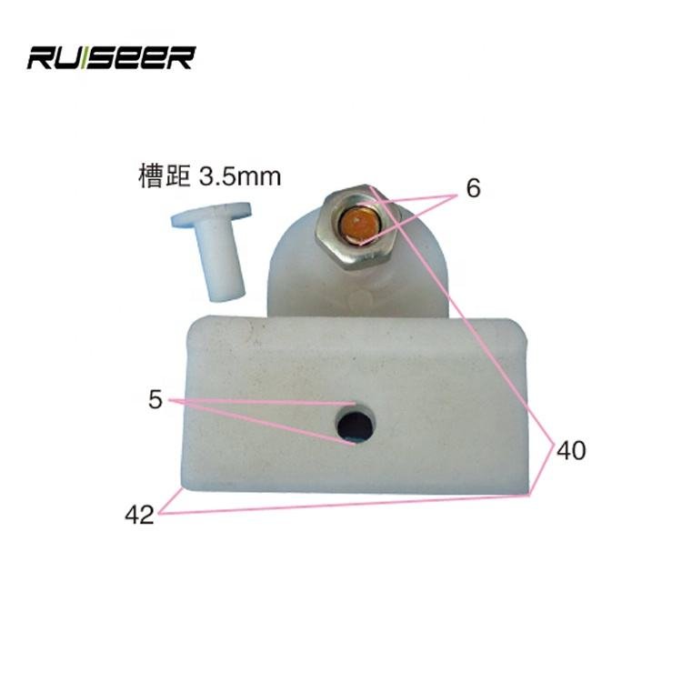 Auto parts auto glass holder plastic fastener for Jianghuai bully leaps for Nissan