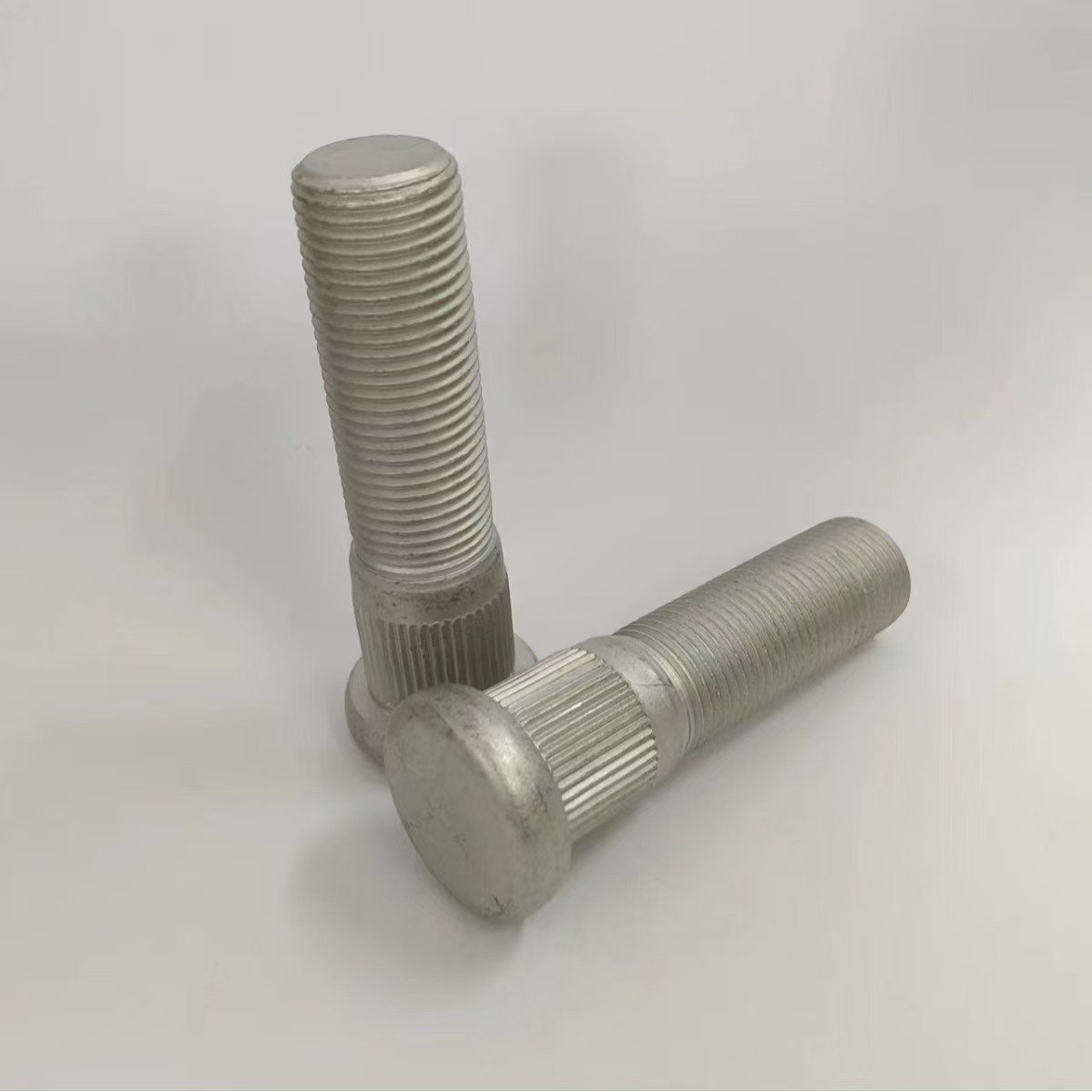 Chinese factory direct sales of stainless steel wheel hub screws for automobiles automotive bolts wheel hub bolts