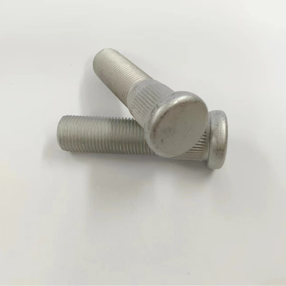 Chinese factory direct sales of stainless steel wheel hub screws for automobiles automotive bolts wheel hub bolts