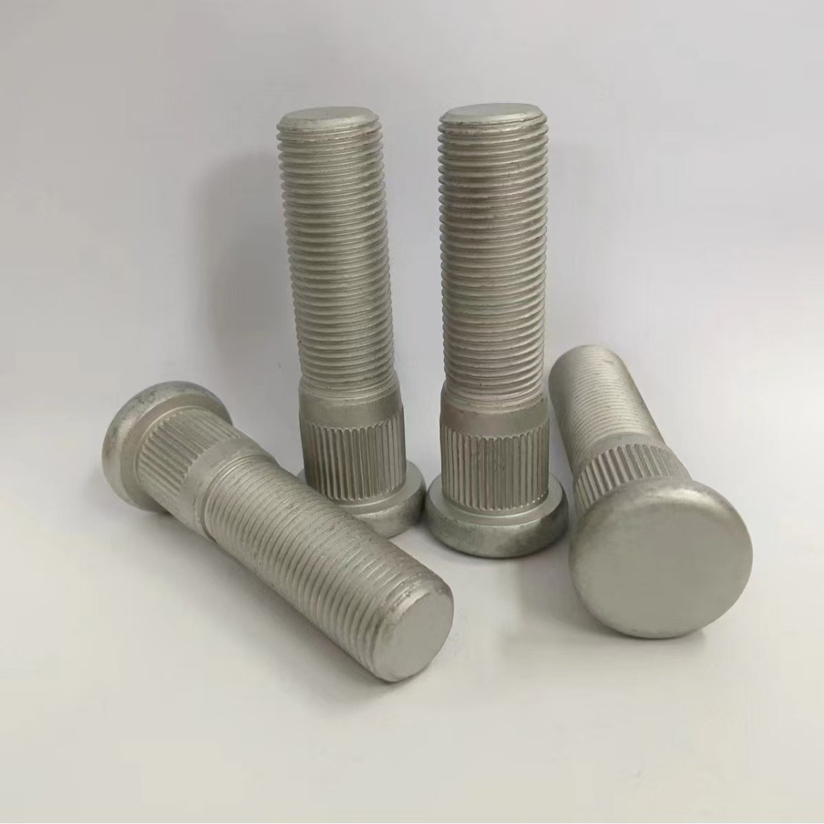 Chinese factory direct sales of stainless steel wheel hub screws for automobiles automotive bolts wheel hub bolts