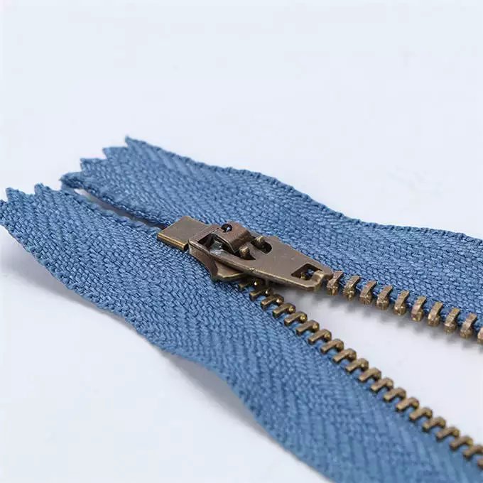 Wholesale Metal Zippers 3# Closed Metal Bronze Teeth Jeans Zipper Closed Tail Zip-Fastener Slide Fastener for Jeans Bag