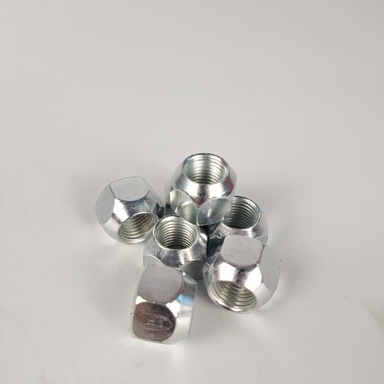 Hexagon taper auto nut Tire lock nut Cone wheel hub nut