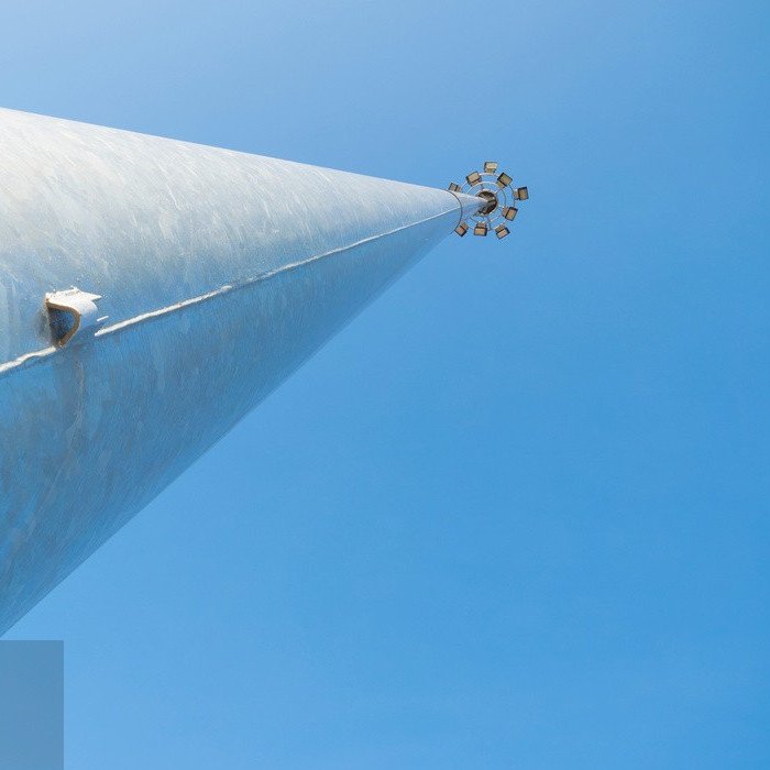 Professional chinese manufacturer direct stadium high mast light pole tower