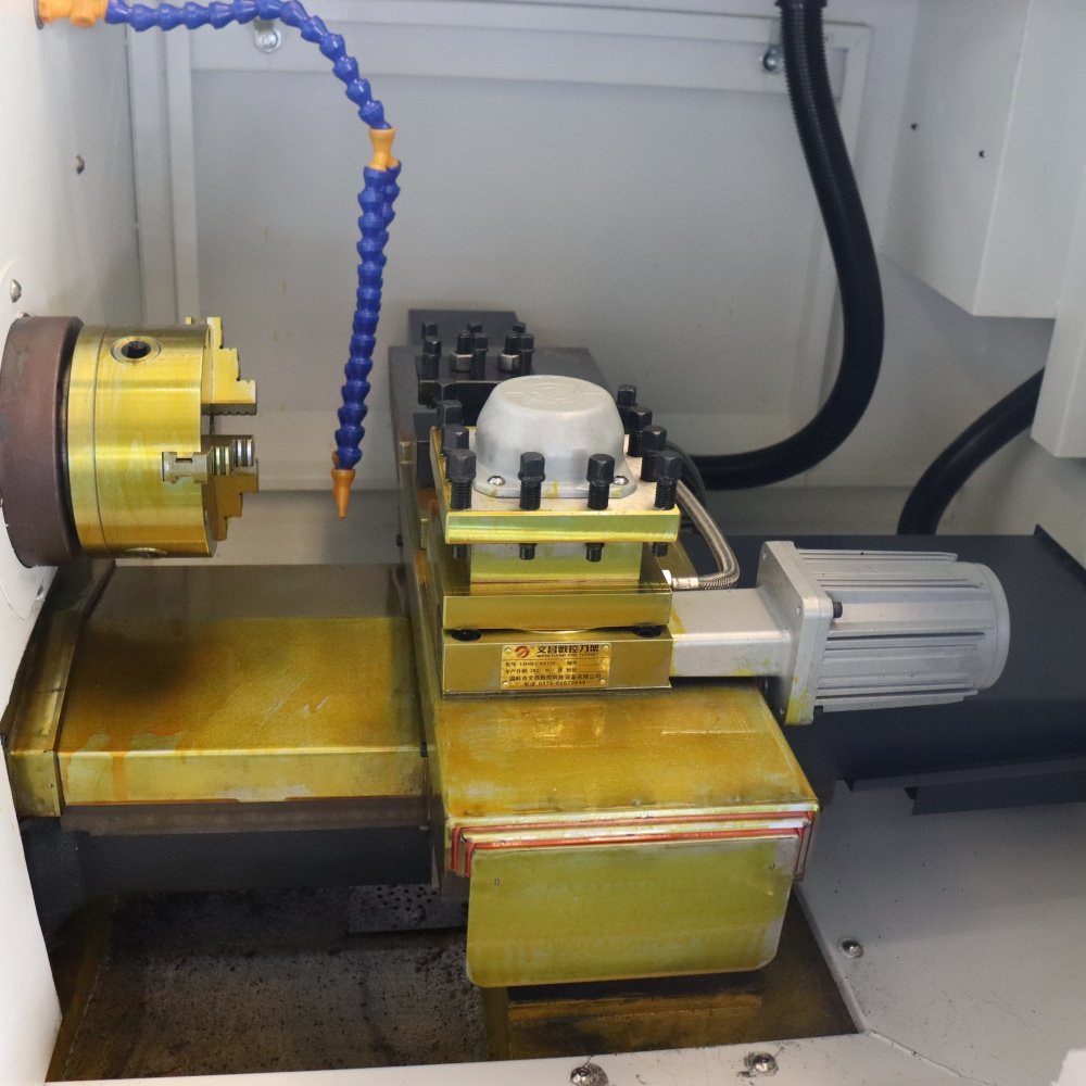 cnc lathe machine for metal suitable for electrical appliances,auto motorcycle parts,fastener bearings and others for CK6130