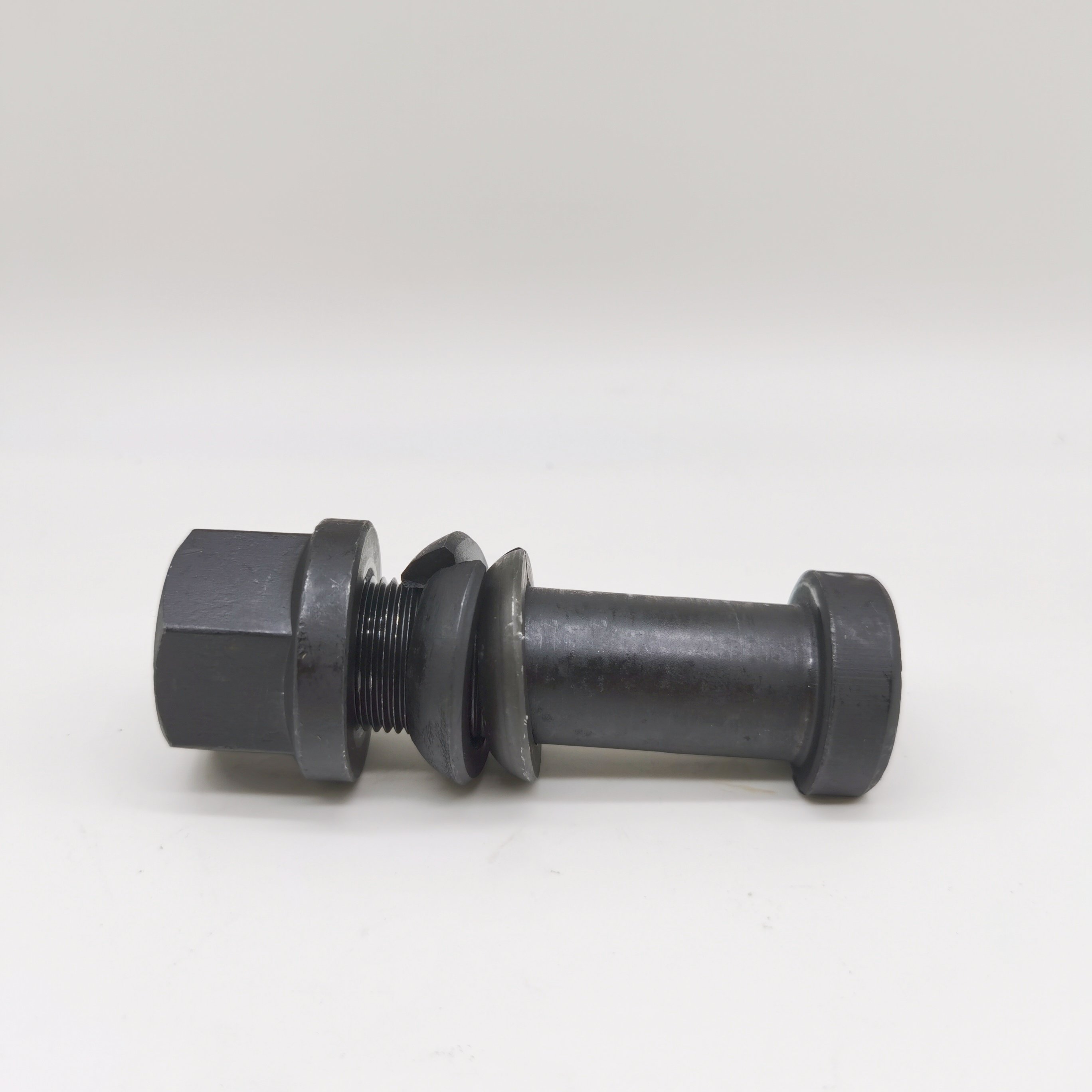 Hot sale Euro truck grade 10.9/12.9 wheel bolt for BENZ heavy truck M20x1.5 x77mm bolts with nuts