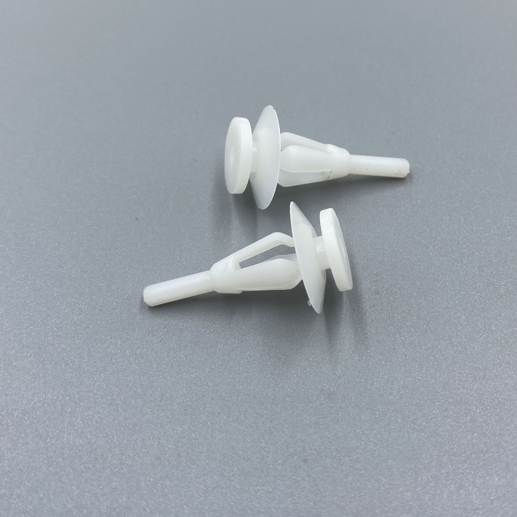 Factory Direct Sales Plastic Screw Rivets Clip Fasteners Universal Auto Door Panel Guard Wheel Eyebrow Buckle Car Clip