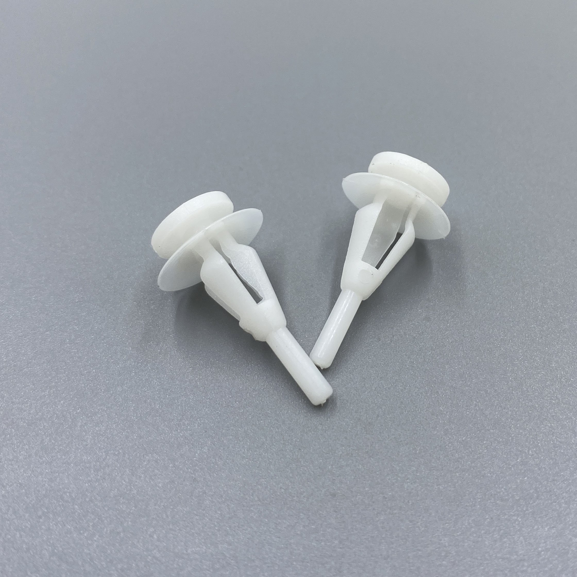 Factory Direct Sales Plastic Screw Rivets Clip Fasteners Universal Auto Door Panel Guard Wheel Eyebrow Buckle Car Clip
